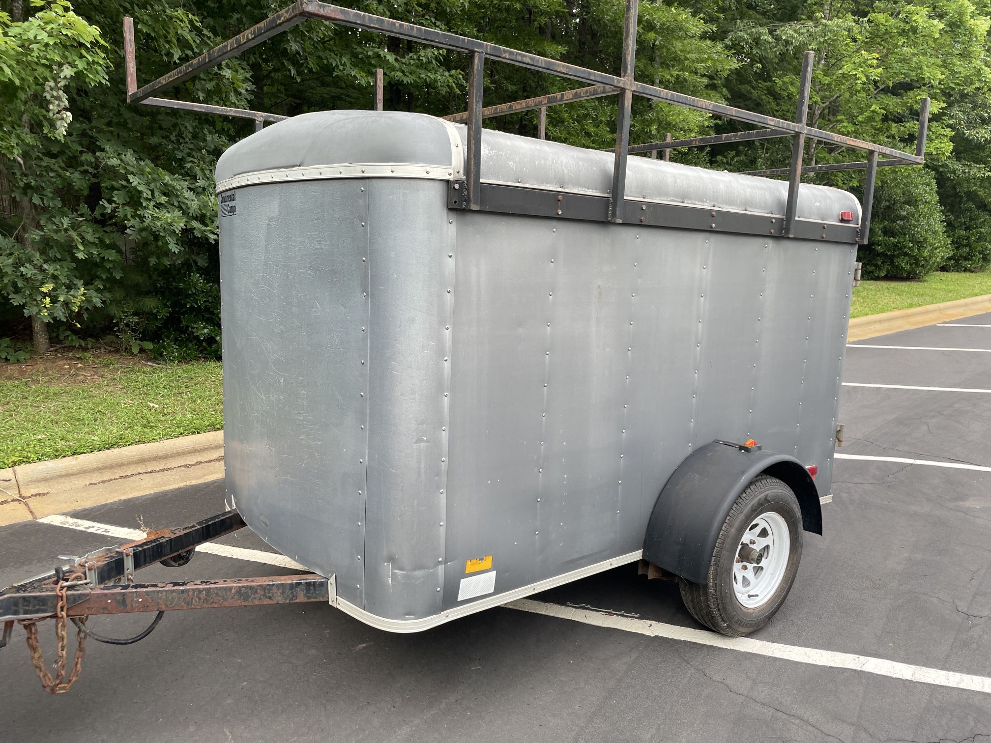 2000 5x8 Enclosed Trailer With Roof Rack
