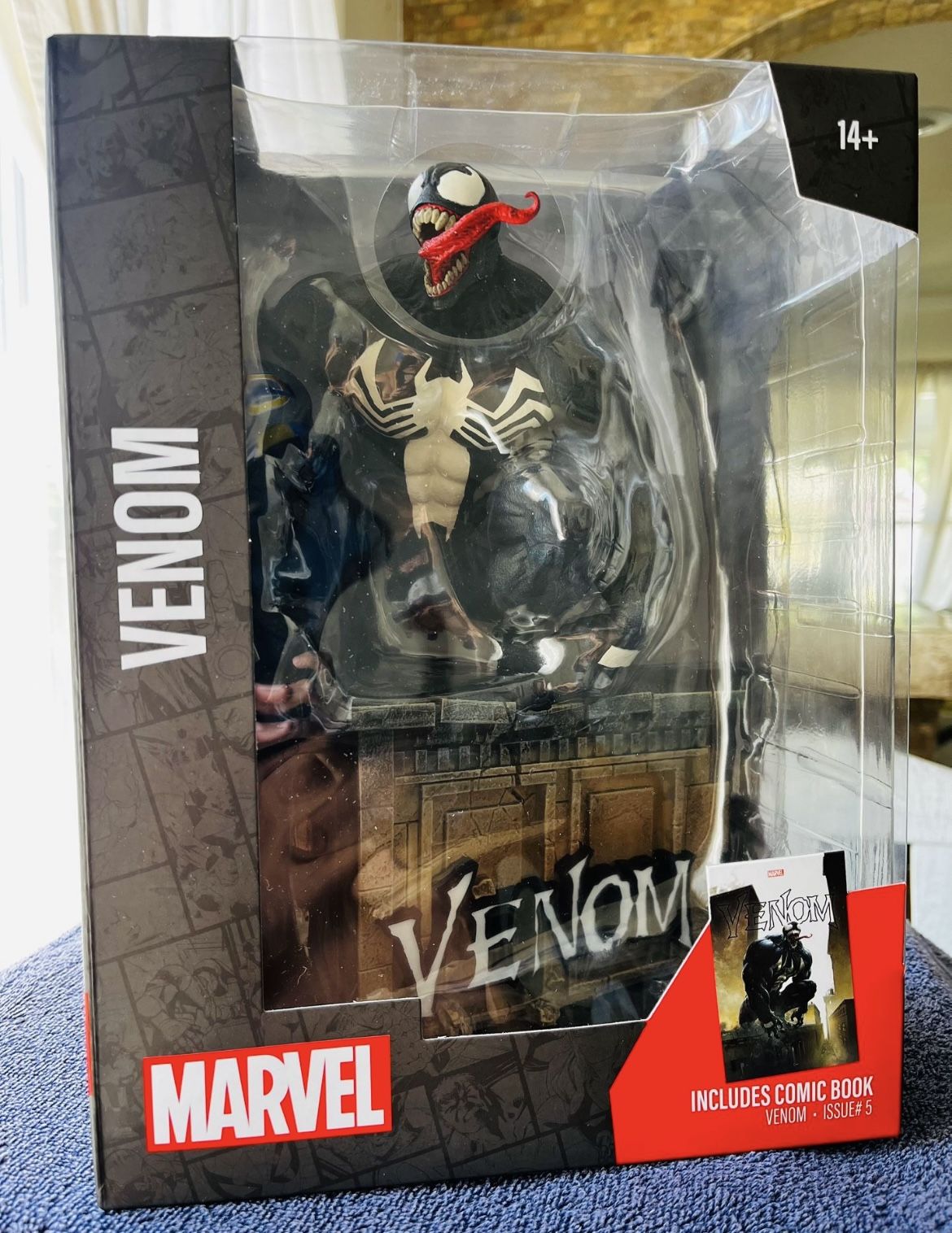 Venom Statue With Comic