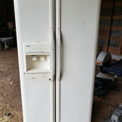 Refrigerator 
