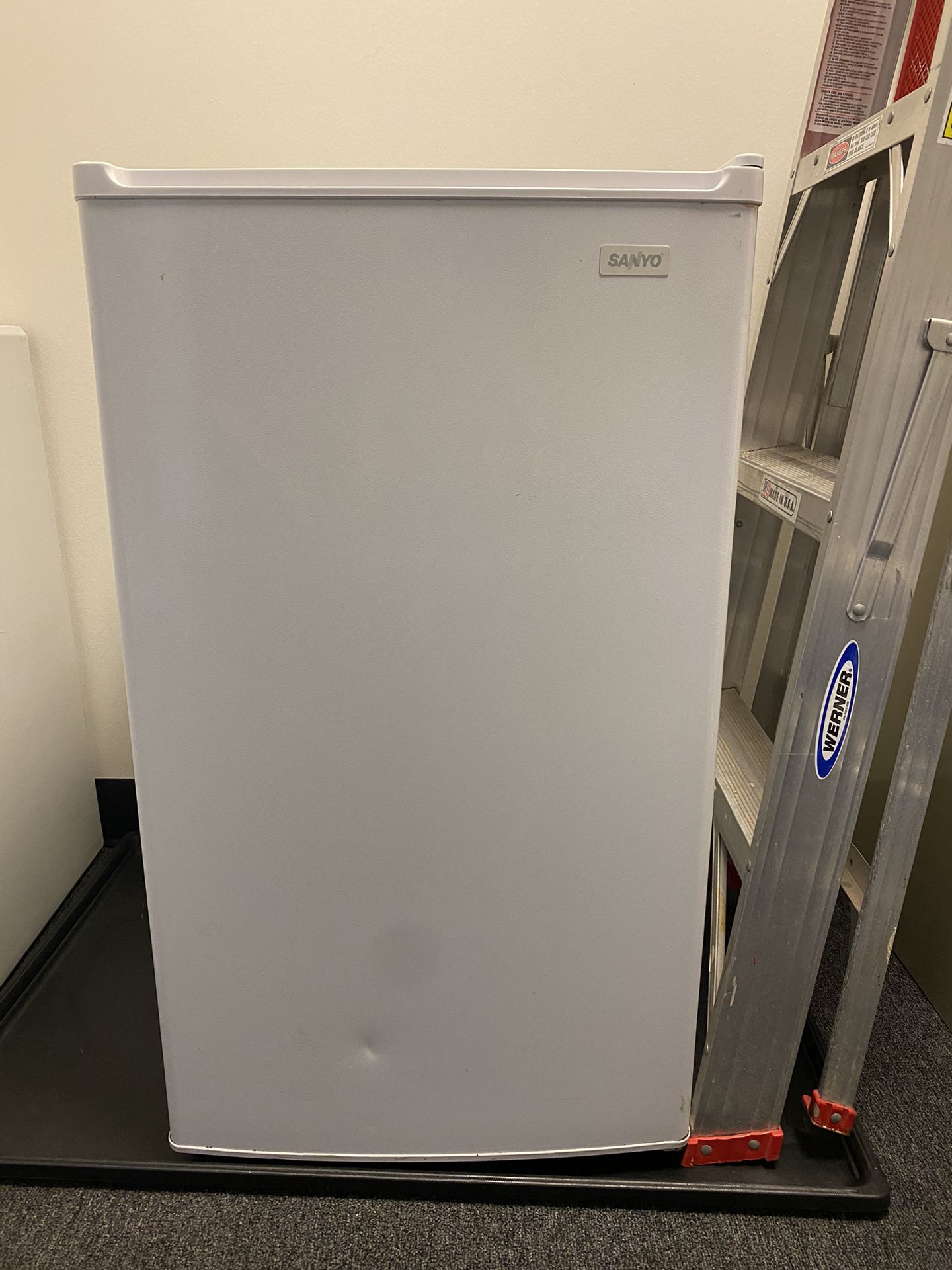 Sanyo mini fridge - white. 33” high, 18.5” wide and 18” deep.