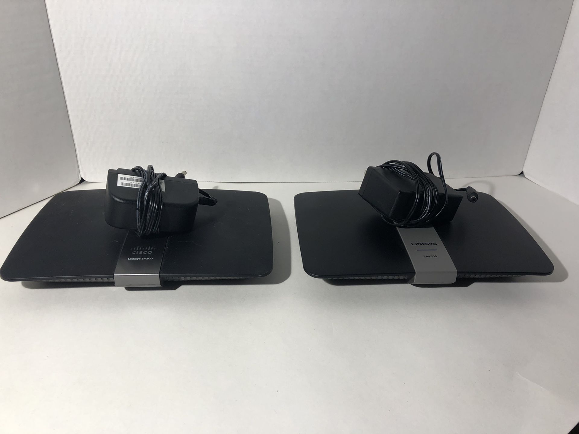 Lot of 2 - LINKSYS E4200 AND EA4500 Router