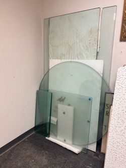 Large glass panels of different sizes