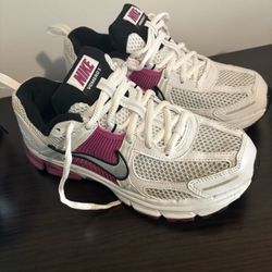 Nike Vomero 5 