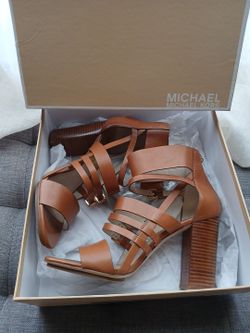 MK Leather brown sandal. Size10M