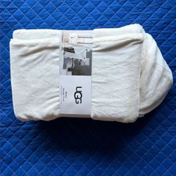 UGG Avery Hooded Throw (New)