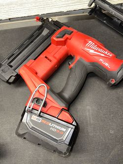 Milwaukee M18 FUEL Cordless Nailer with 9.0 Battery