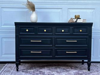 $375 Great deal! Gorgeous Dixie MCM Solid Wood 6-Drawer Dresser – Tricorn Black