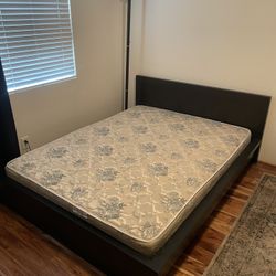 Bed / Bed Frame