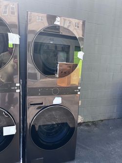 LG WashTower Stacked SMART Laundry Center 4.5 Cu.Ft. Front Load Washer & 7.4 Cu.Ft. Gas Dryer in Black Steel w/ Steam