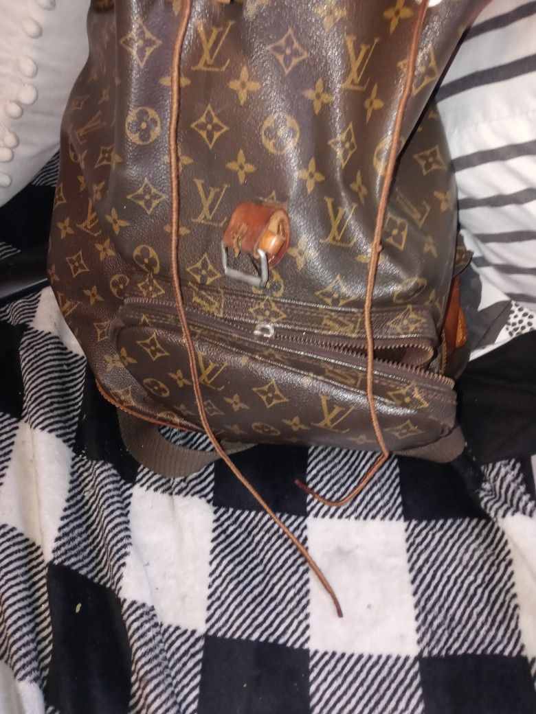 Very damaged Vintage Louis Vuitton Back Pack for Sale in Los