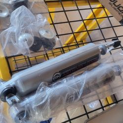 1999---2006 Chevy Silverado/ GMC Sierra 1500 Rough Country N3  Front Shocks 