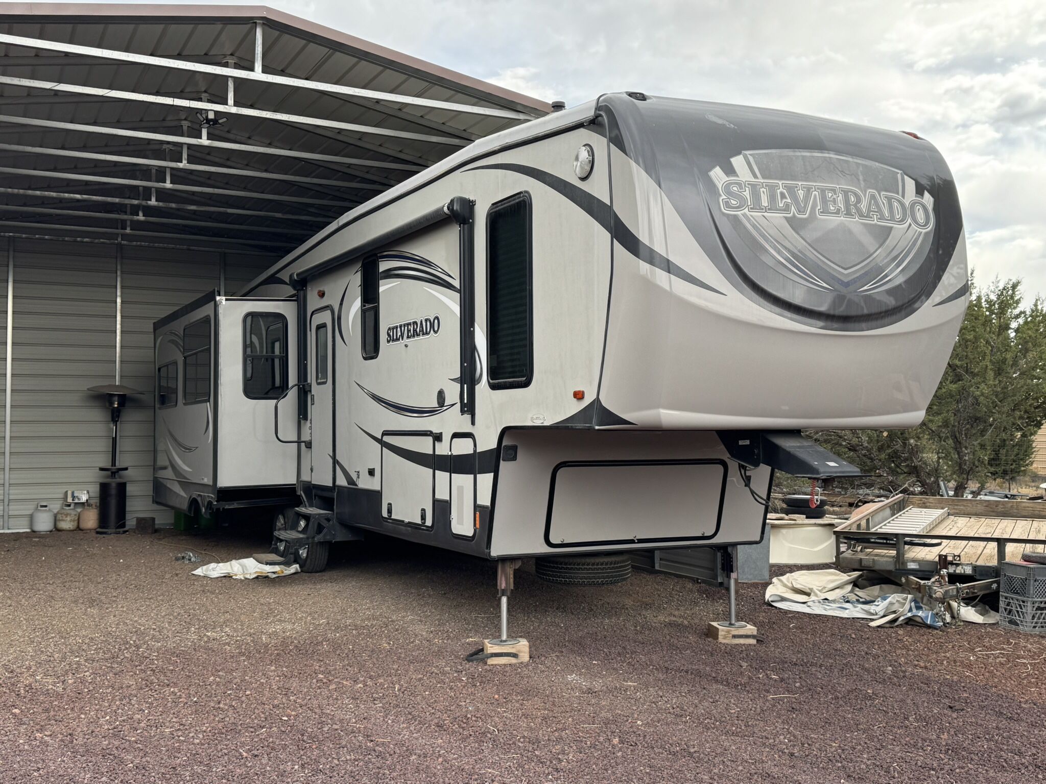 2014 Heartland 35Res Silverado Fifth wheel.