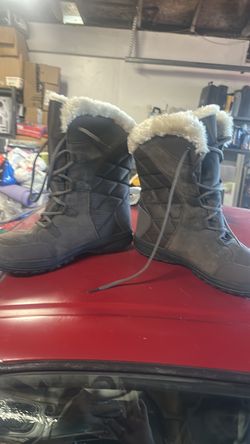 Snow boots