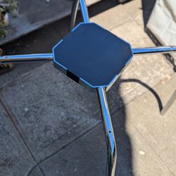 dinning  table with an around glass top and a metal base 