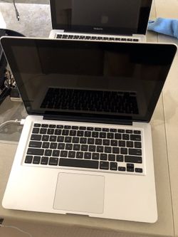 2008/2009 Macbook 13 inch 2Ghz 4GB Memory 250GB Hard drive