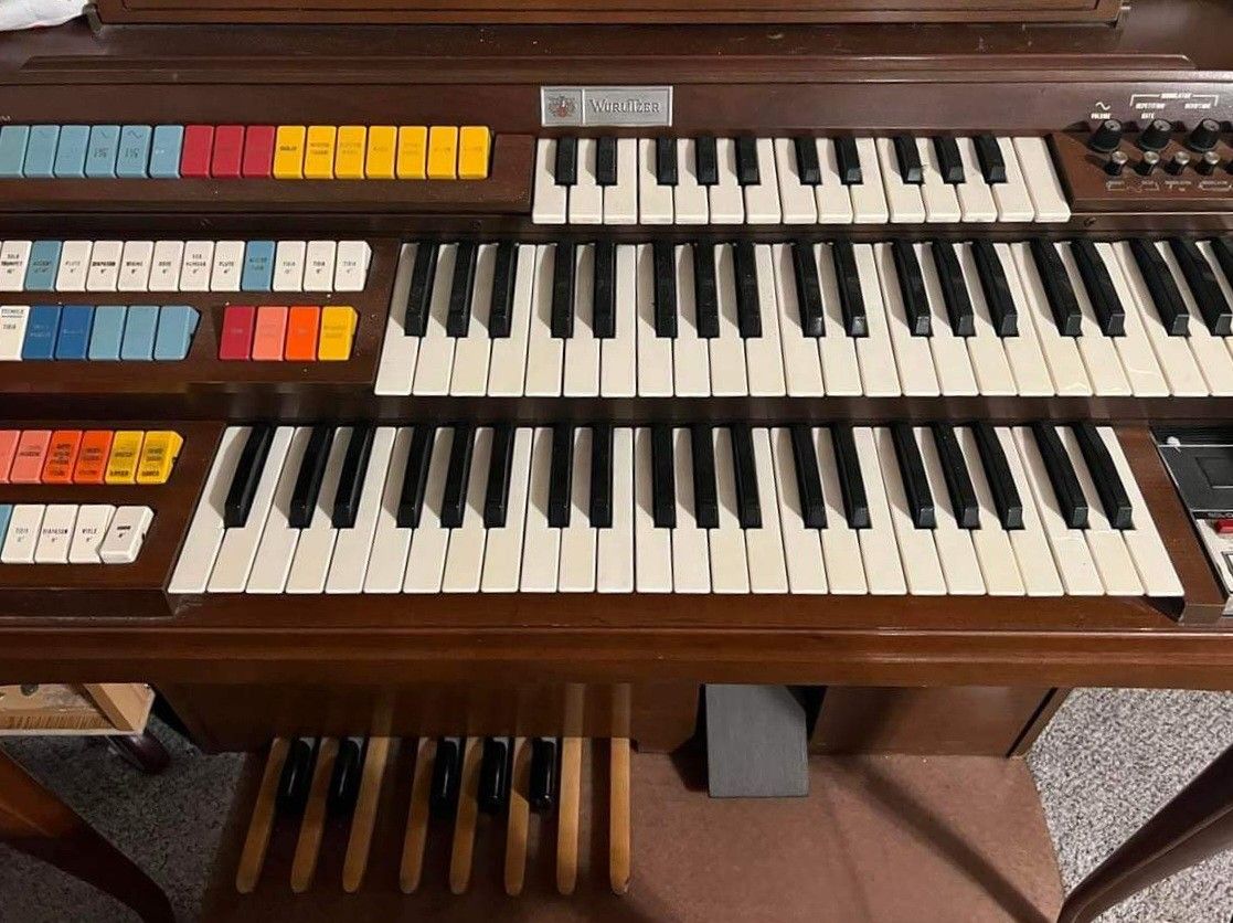 Wurlitzer Electric Organ Model 555 Orbit III for Sale in Las Vegas, NV