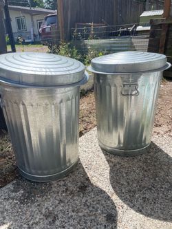 Galvanized garbage can with lid