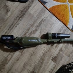 Makita XGT Stick Vacuum With Battery