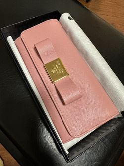 Prada Brand New Wallet (pink Color )