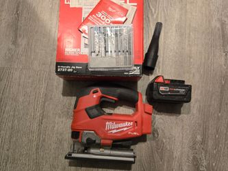 Milwakee jig saw with battery and blades