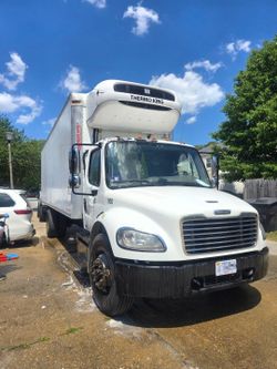 FREIGHTLINER 2012.        26"