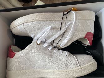 Sneakers shoes