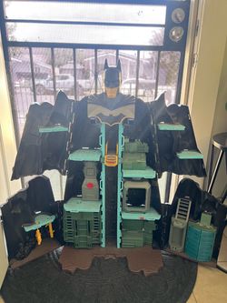 Batman Transforming Bat Cave Playset