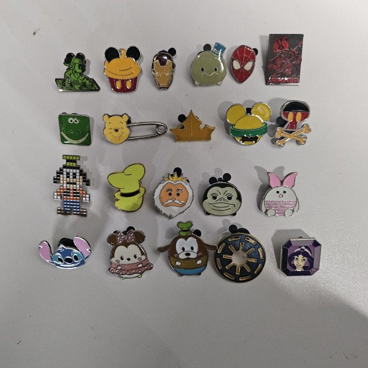 20 Disney trading pins lot set.Tradeable at all disney parks.