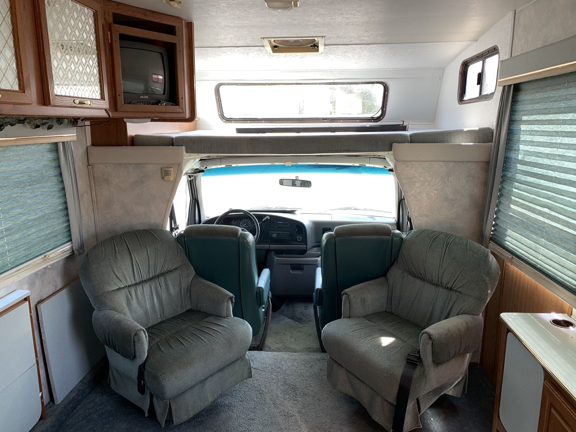 1995 Coachman Santara 29FT roof air awning only 20,000 original miles