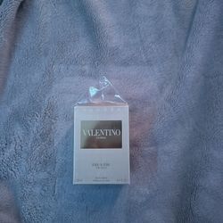 Valentino Born in Roma Rendez-Vous The Gold Donna 