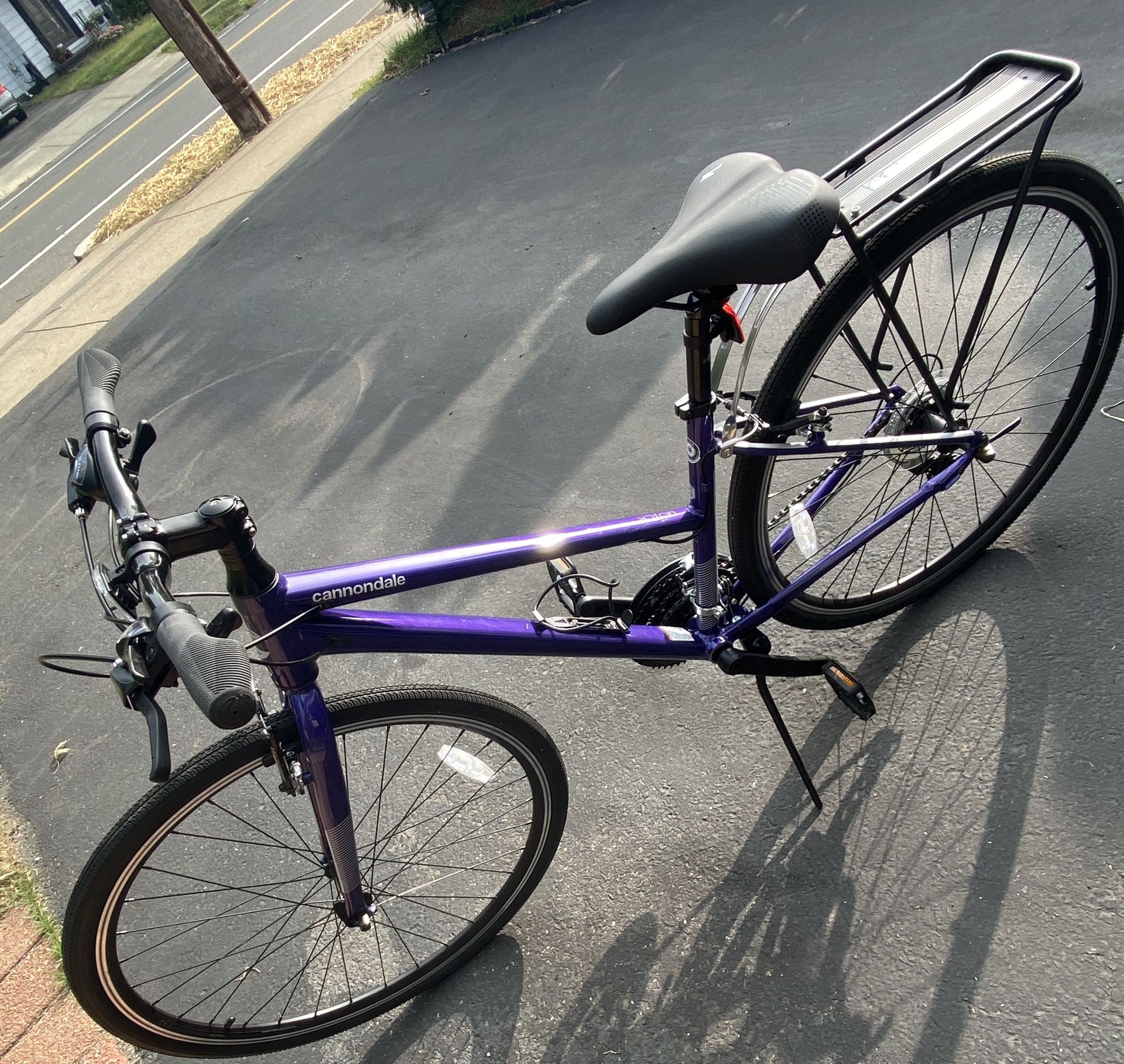 Brand new hybrid bike for sale Cannondale quick 6 retails for over $500