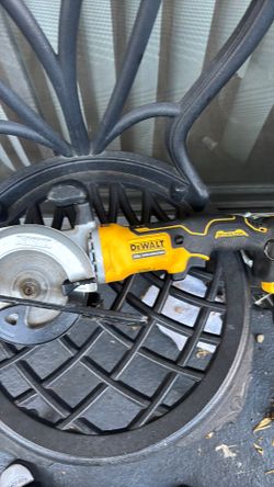 De Walt  circular saw