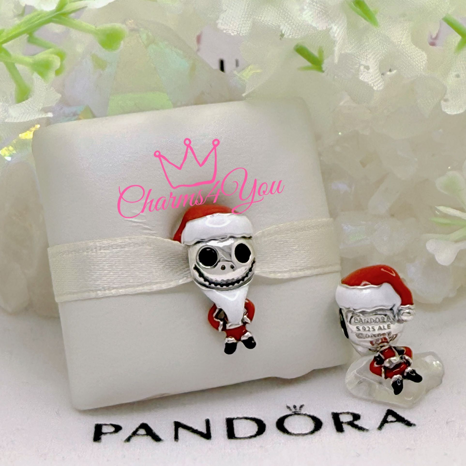 Adorable Charm 925 silver for Pandora moments bracelet.
