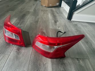2014 nissan sentra tail lights