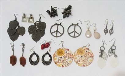 Lot Of earrings