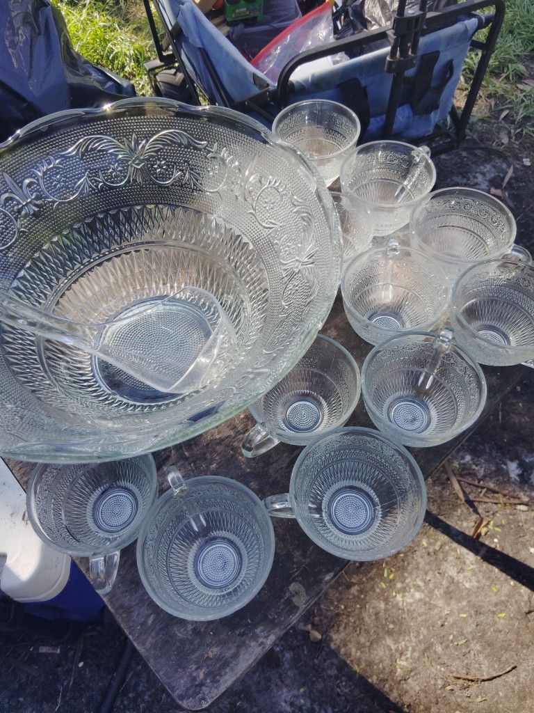 Vintage Glass Punch Bowl With 12 Cups