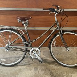 Electra 7i loft step thru with rear rack bike was only ridden a couple times 700c wheels like new