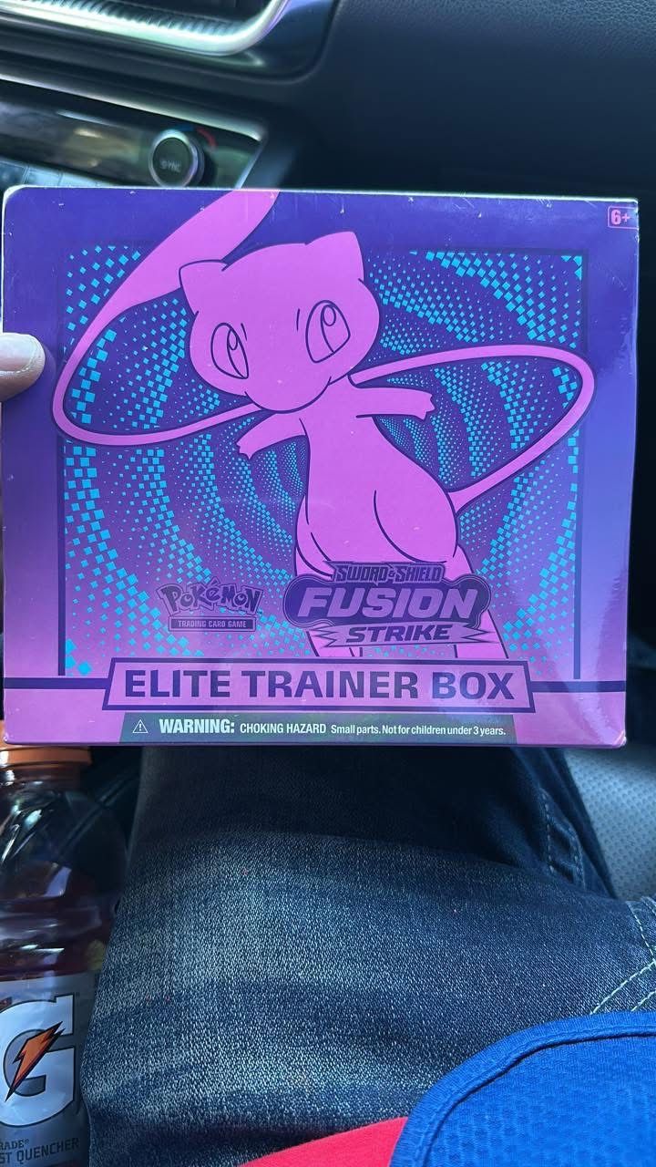 Fusion Strike ETB