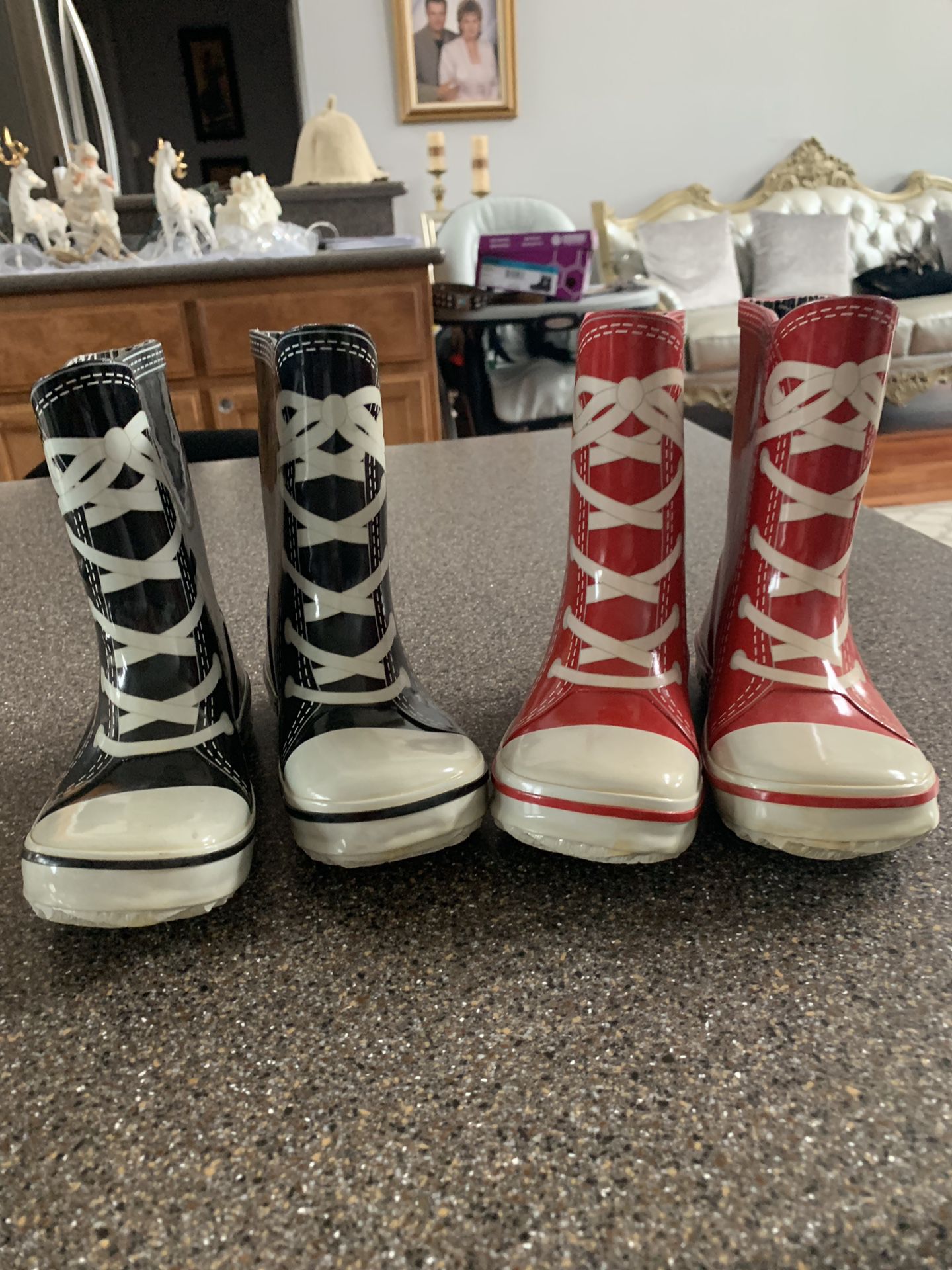 Boots boy or girls size 1-2