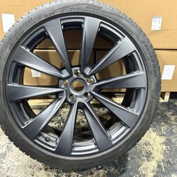  (1) ONLY ONE - REAR TESLA MODEL X PLAID WHEEL TIRE 285/35/22
