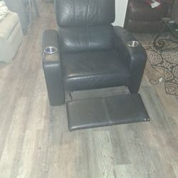 BLACK LEATHER RECLINER