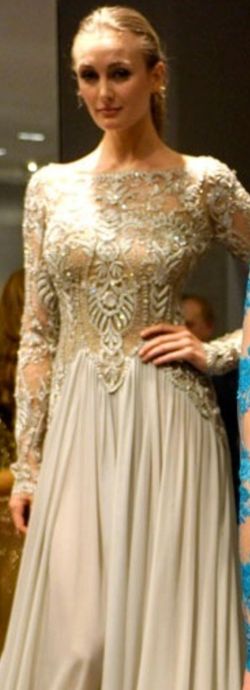 Rare Lorena Sarbu Runway Gown Pre Fall 2014 LARP Dress for Sale in Citrus  Heights, CA - OfferUp