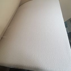 QUEEN MATTRESS 