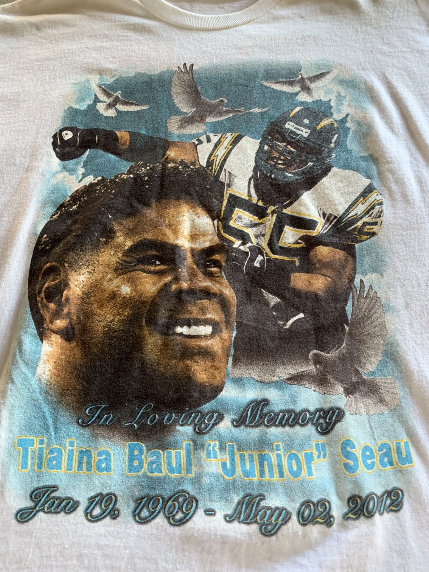 Men’s Size Lg Chargers Dedication Junior Seau T-Shirt Very Clean No Label
