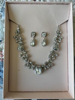 David’s Bridal Teardrop Necklace & Earrings