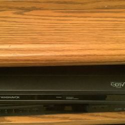 Magnavox DTV Digital To Analog Converter SDTV Tuner With Remote Model TB100MW9
