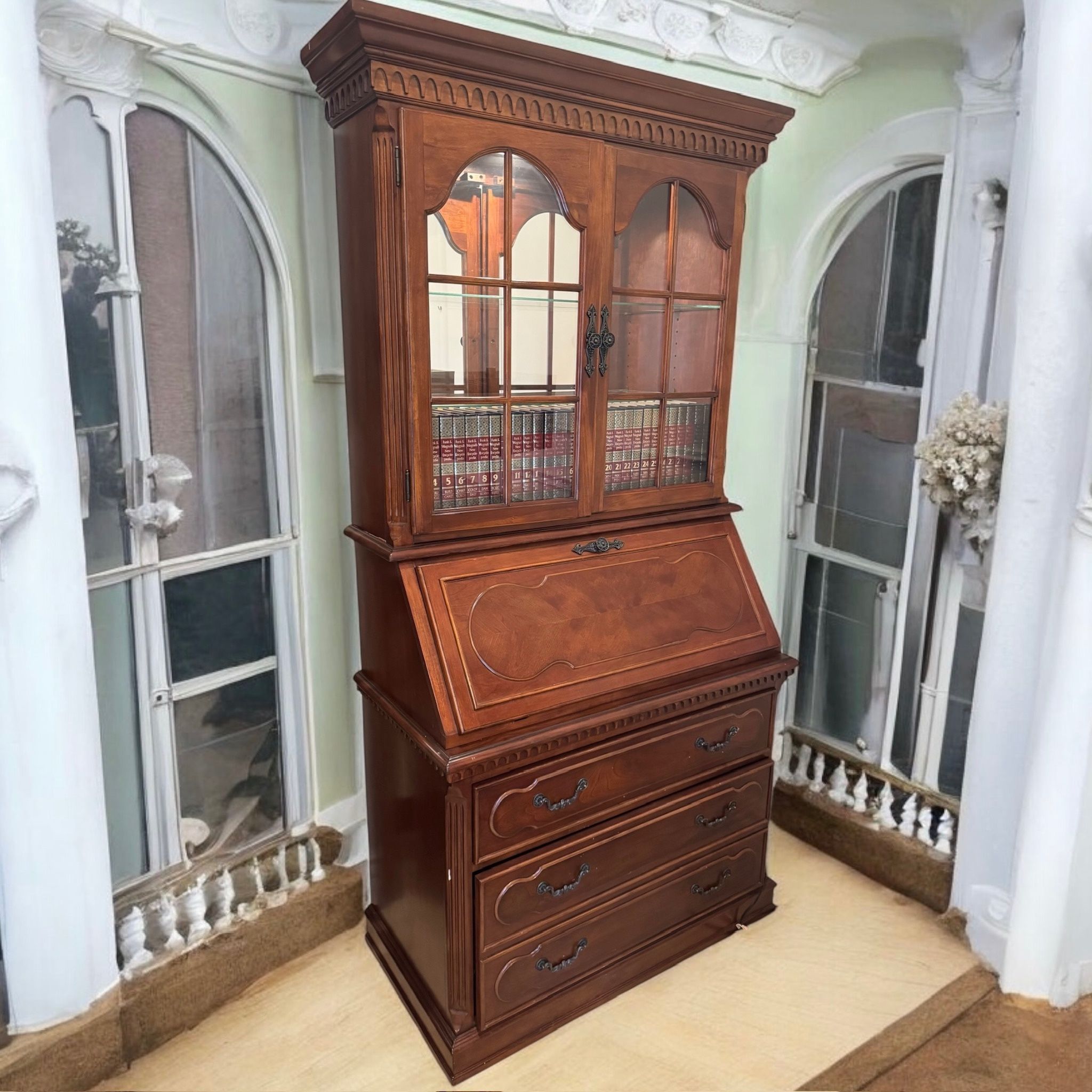 Lexington Furniture Vintage Traditional Solid Mahogany Wood Secretary Desk