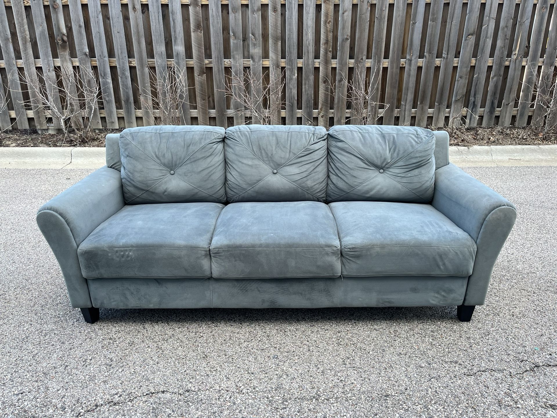 Beautiful Grayish / Blueish Couch! 🚚 ***Free Delivery***  