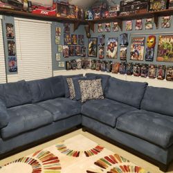 Sectional (Rooms To Go