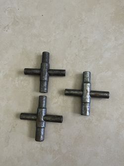 3 Four Way Water Keys